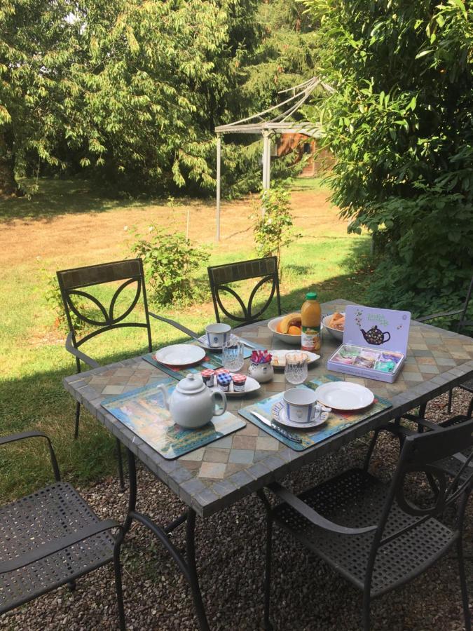 Au Charme Des Pommiers Bed & Breakfast Thiberville Eksteriør bilde